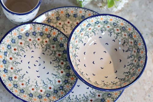 Green Daisy 16 Piece Dinnerware Set Polish Pottery