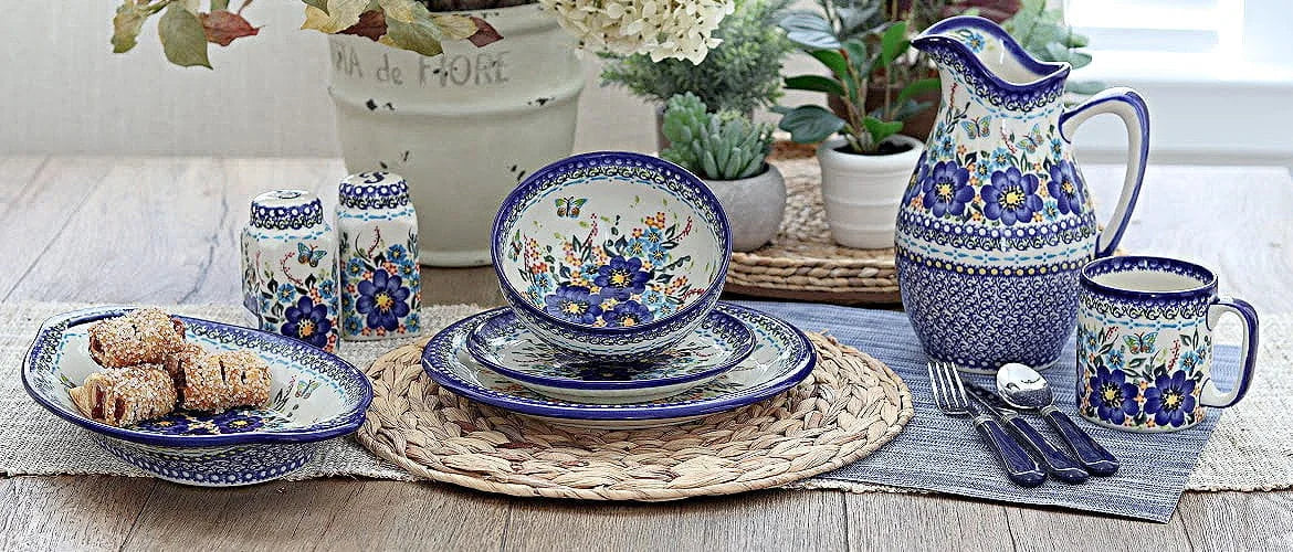 Polish Pottery Garden of Blue table